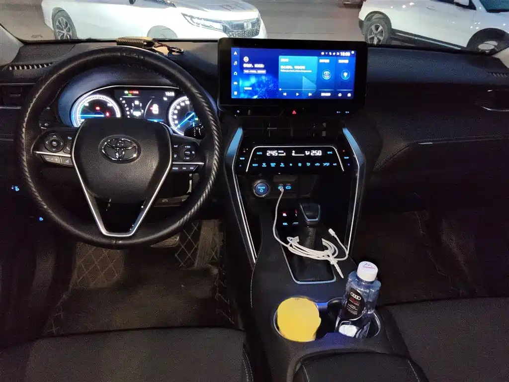 Toyota Lingfang HARRIER 2022 Hybrid 2.5L CVT 4WD Premium Edition фото 13