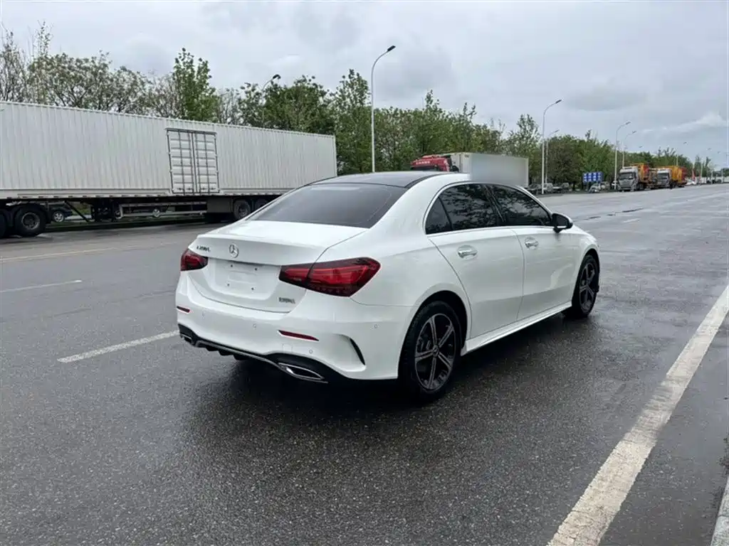 Mercedes-Benz A-Class 2024 A 200 L Fashion Edition фото 13