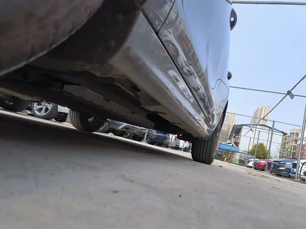 BYD Qin PLUS 2024 Glory Edition DM-i 55KM Leading фото 22