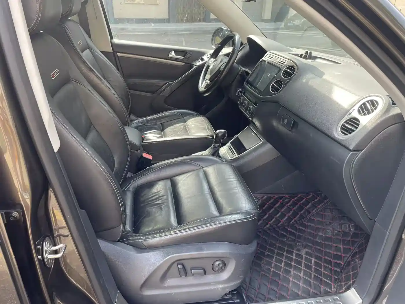 Volkswagen Tiguan 2015 1.8TSI Automatic 2WD Highline фото 9