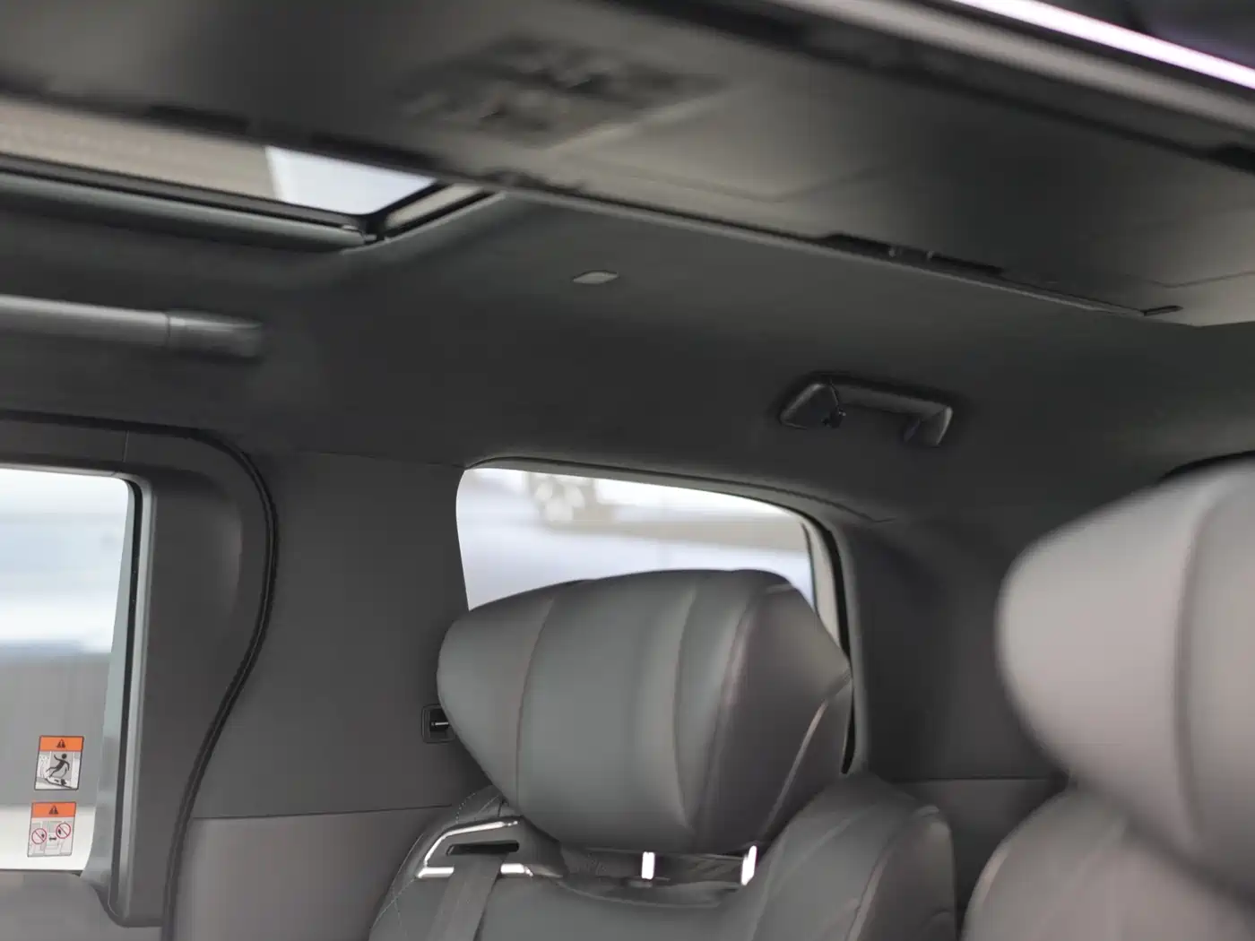 Toyota Vellfire 2025 Crown Hybrid 2.5L Ink Gold Executive Edition фото 13