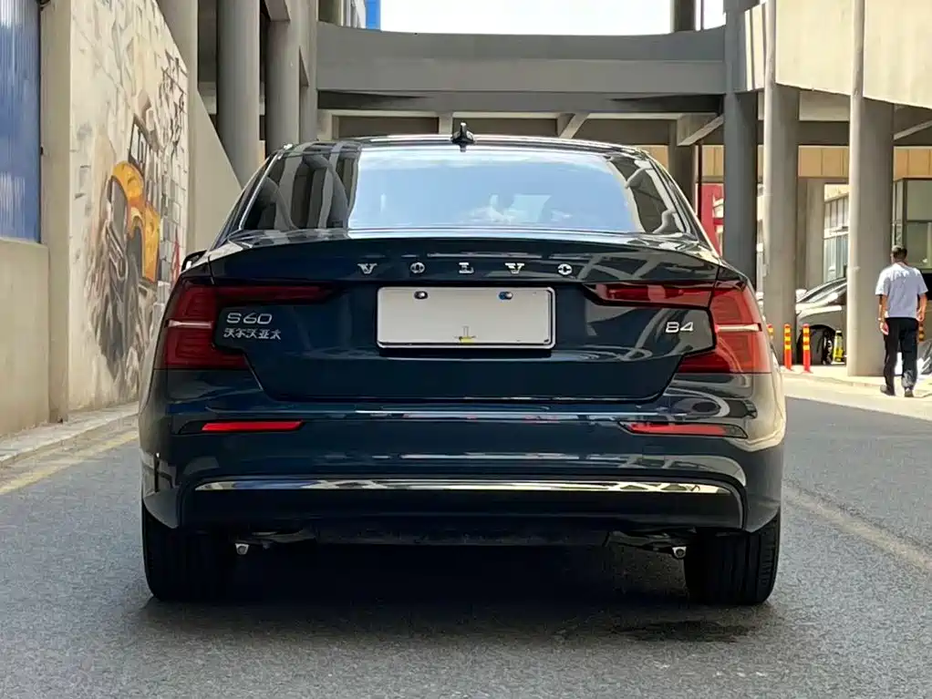 Фото 4 - Volvo S60