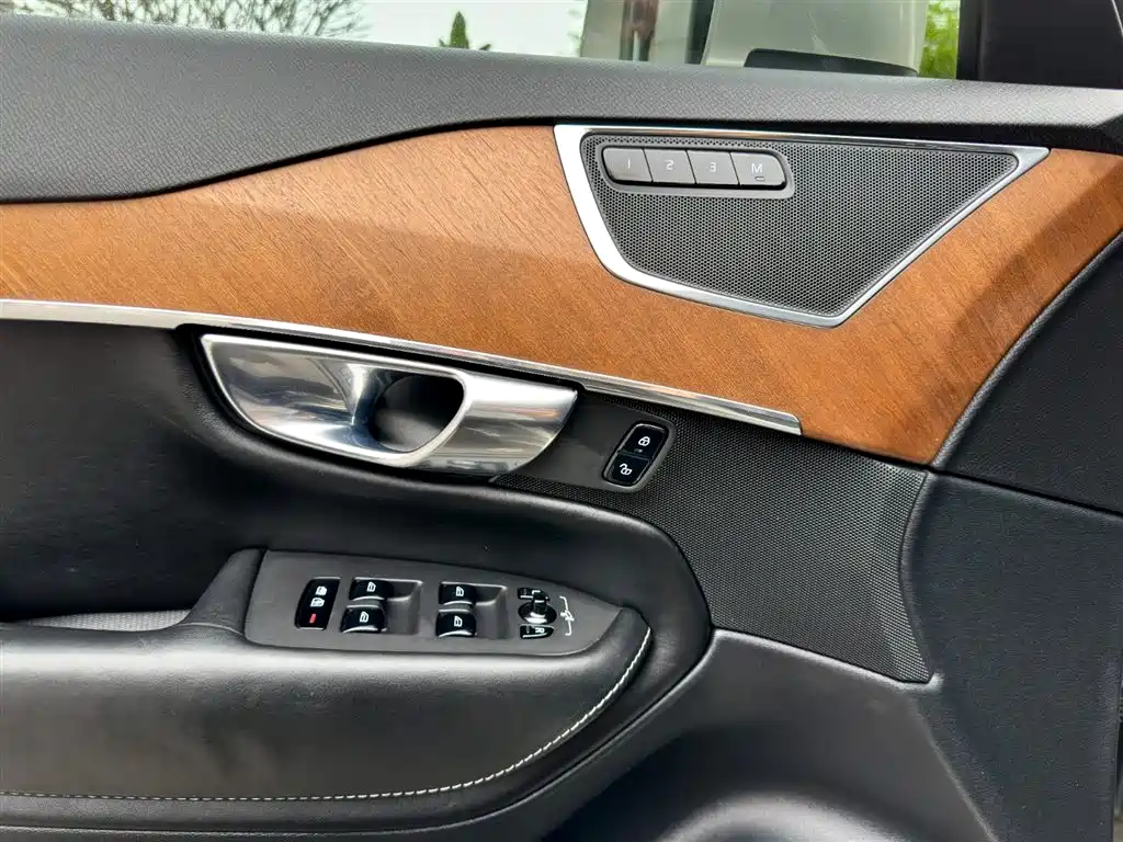 Фото 20 - Volvo XC90