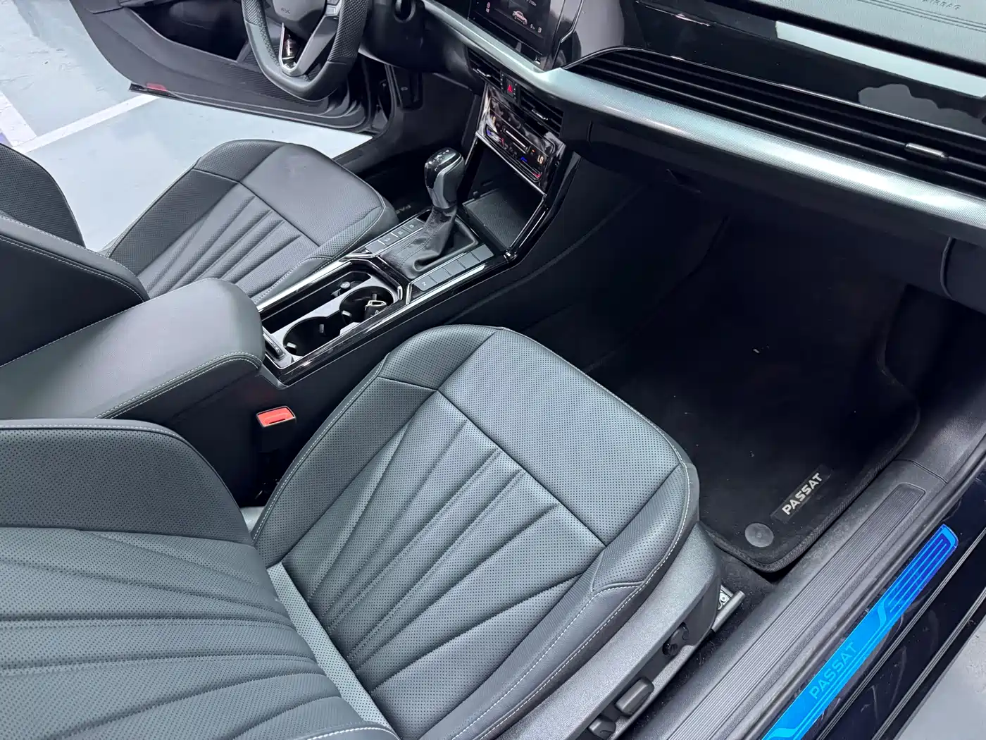 Volkswagen Passat 2024 380TSI Starlight Dragon Soaring Edition фото 11