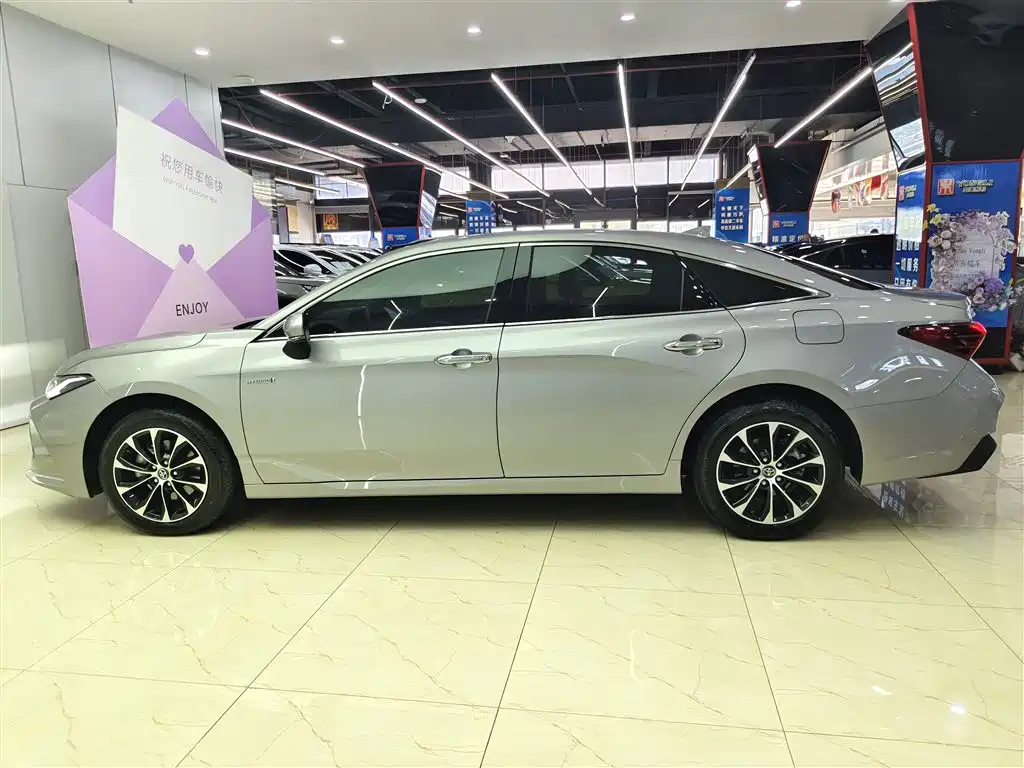 Toyota Avalon 2023 Hybrid 2.5L Luxury Edition фото 7