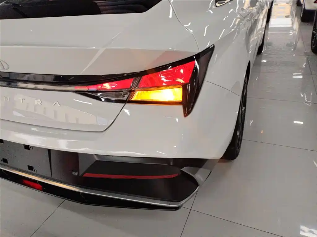 Hyundai Elantra 2023 1.5L CVT GLX Elite Edition фото 25