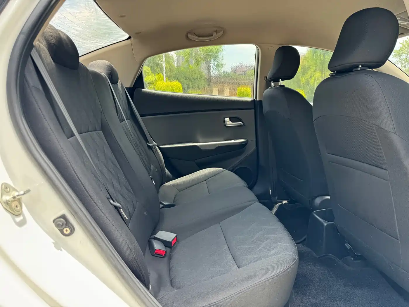 Kia K2 2017 2015 Sedan 1.4L AT GLS