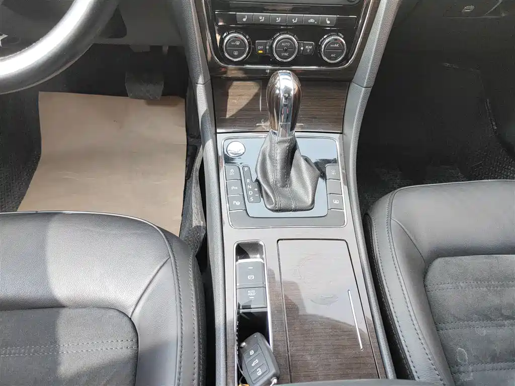 Volkswagen Passat 2015 1.8TSI DSG Ultimate Edition фото 14