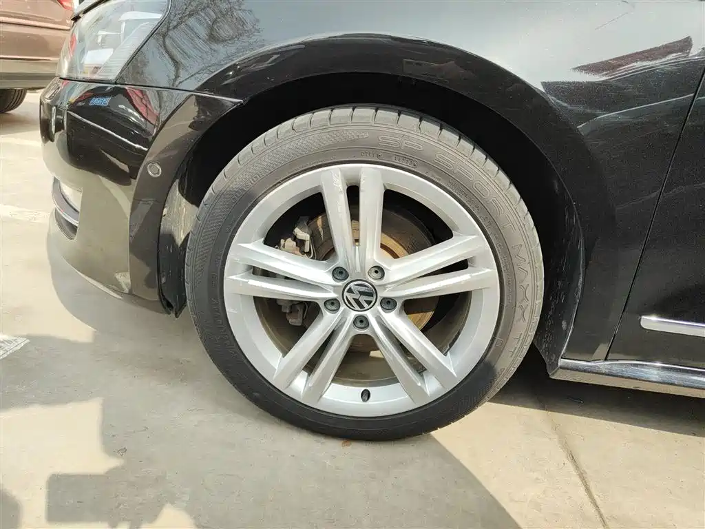 Volkswagen Passat 2015 1.8TSI DSG Ultimate Edition фото 23