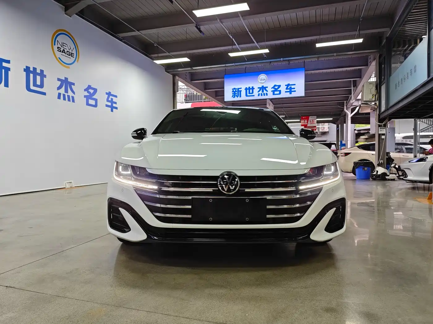 Volkswagen FAW-Volkswagen CC 2021 380TSI Eye-catching Edition 30th Anniversary фото 2