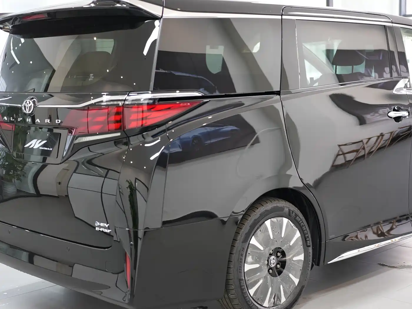 Toyota Alphard 2024 Hybrid 2.5L Prestige Edition фото 4
