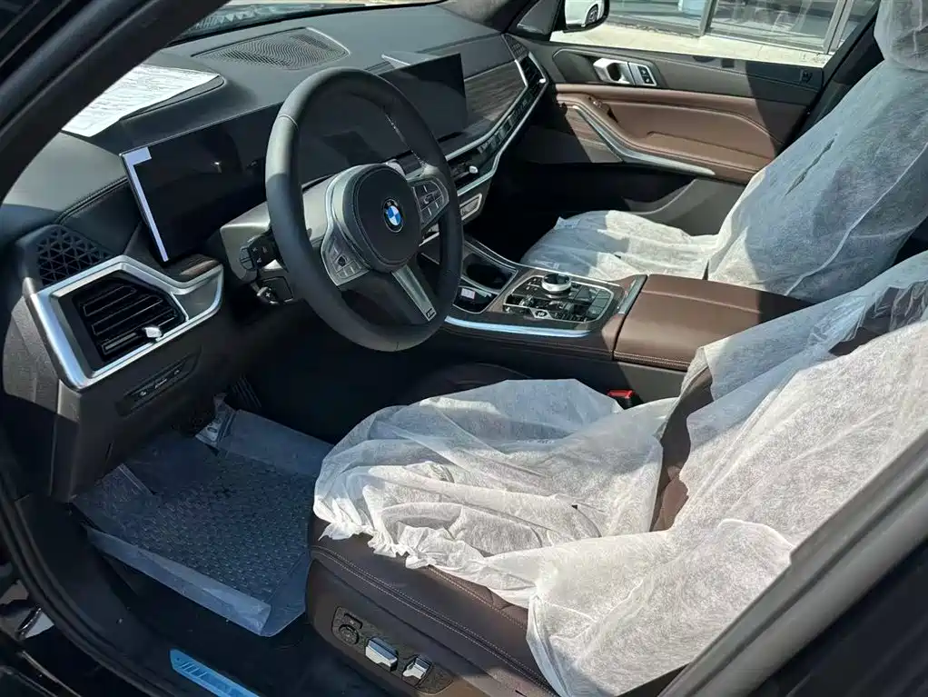 BMW X5 2025 Model xDrive 40Li M Sport Blackout Package фото 5