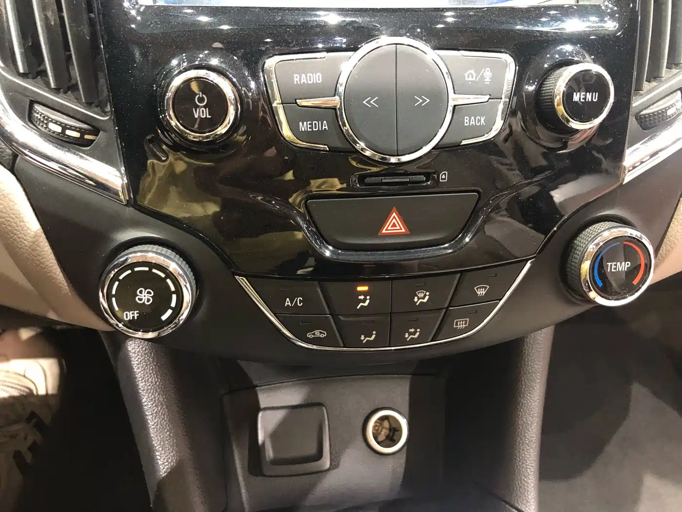 Chevrolet Cruze 2015 1.5L Automatic Luxury Edition фото 12