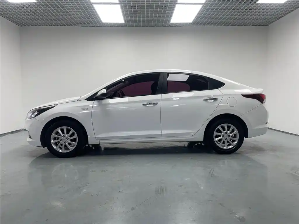Hyundai Verna 2016 1.4L Automatic Cool Edition GLS фото 4