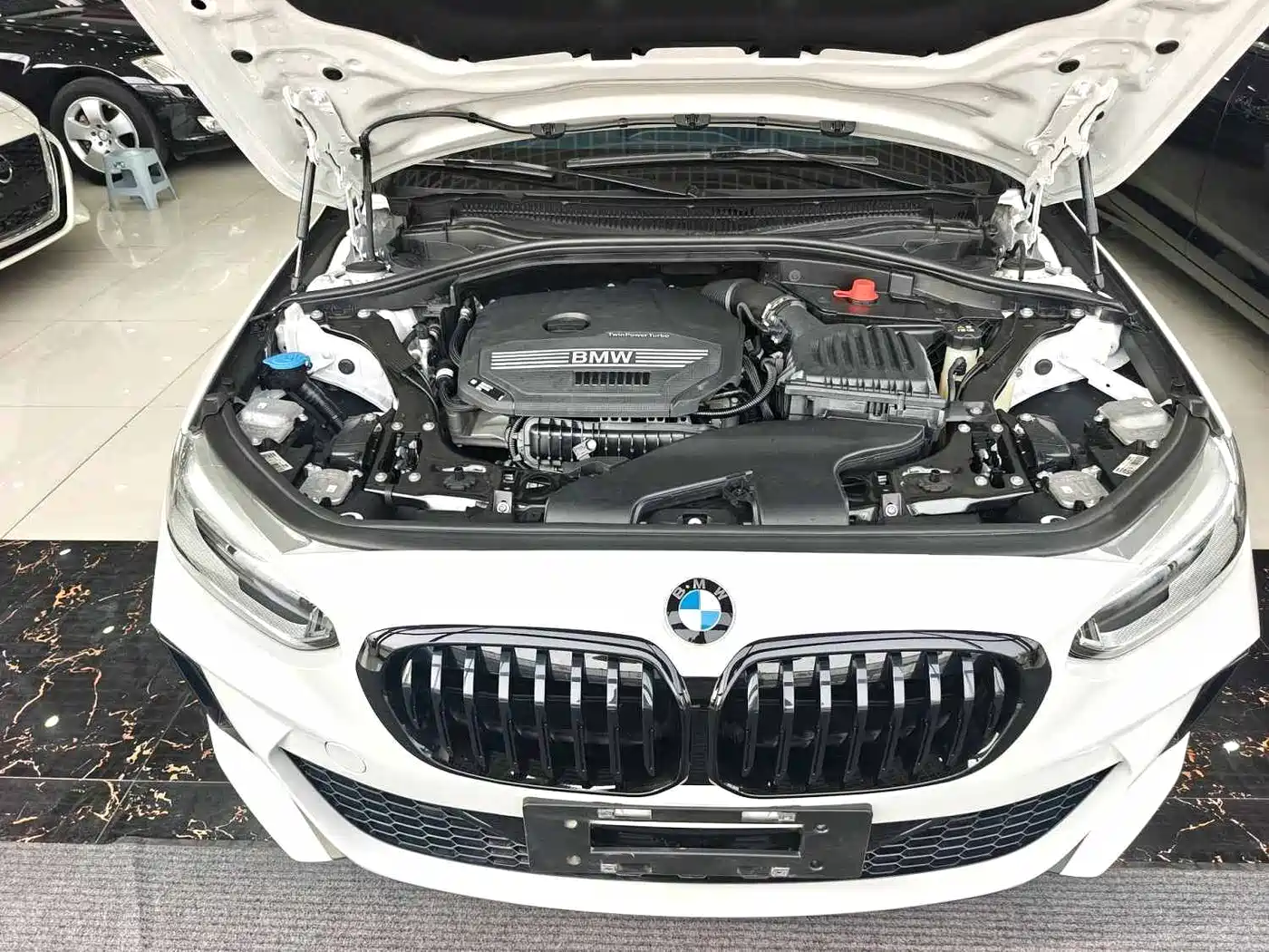 BMW 1 Series 2023 120i M Sport Shadow Edition фото 7