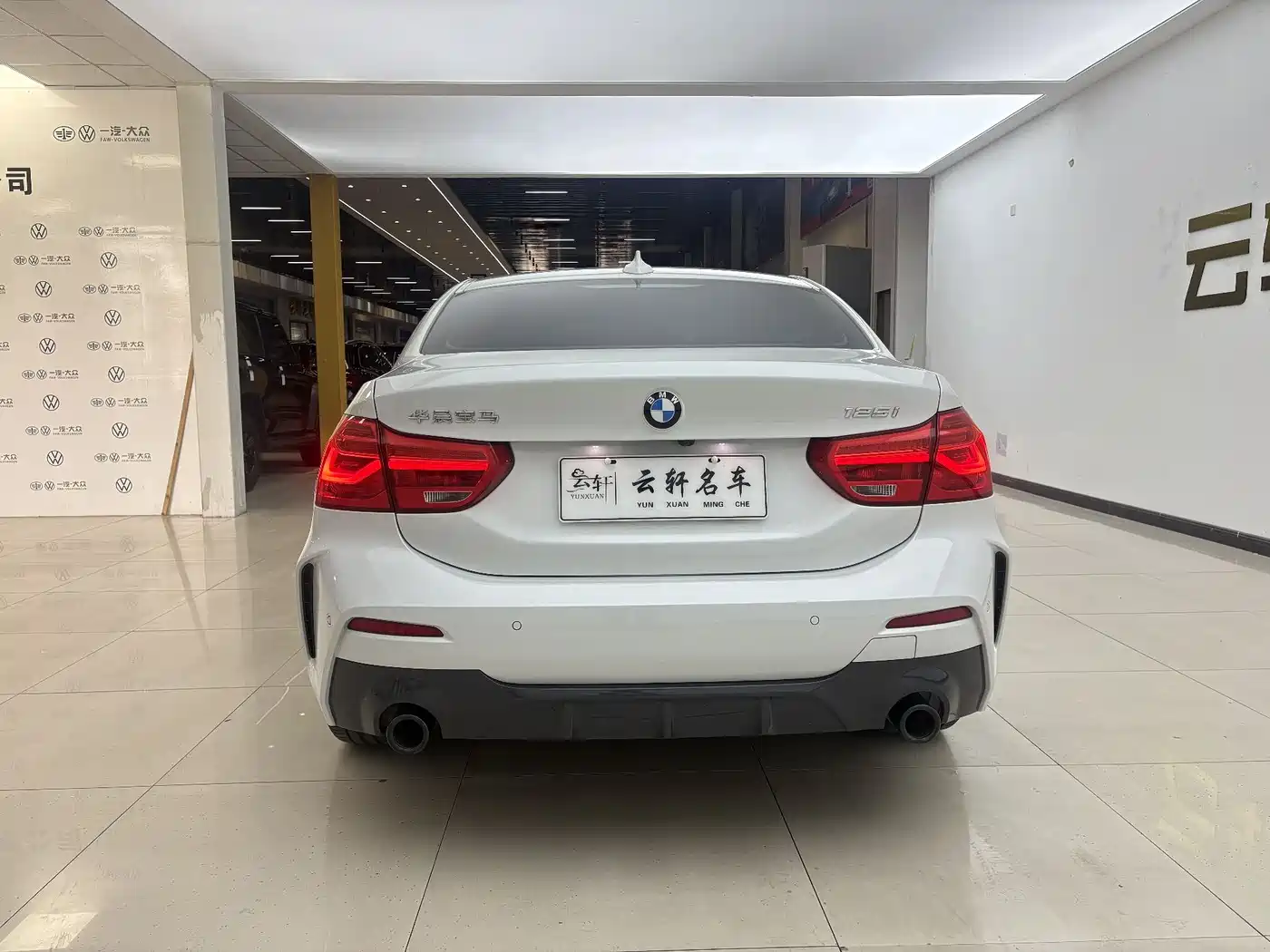 BMW 1 Series 2022 125i M Sport Shadow Edition фото 16