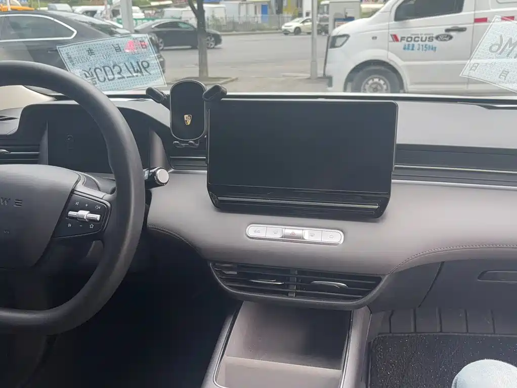 Фото 8 - Roewe D6