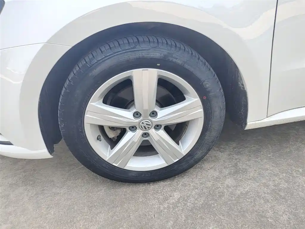 Volkswagen Lavida Tour 2017 1.6L Automatic Trend Edition фото 23