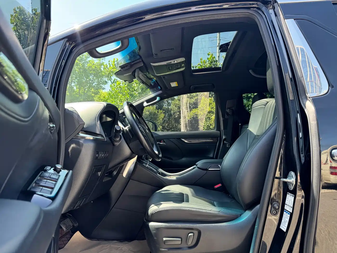 Toyota Vellfire 2023 Crown Hybrid 2.5L HV Ultimate фото 8