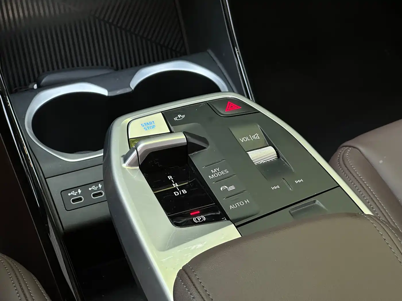BMW iX1 2023 eDrive25L X Design Package фото 16