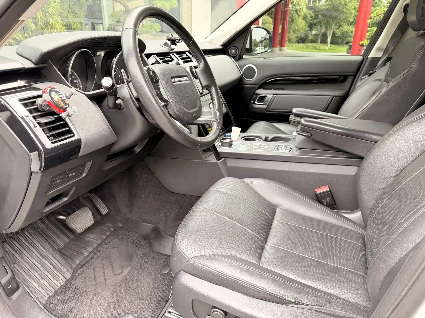 Land Rover Discovery 2019 3.0 SC V6 SE фото 8