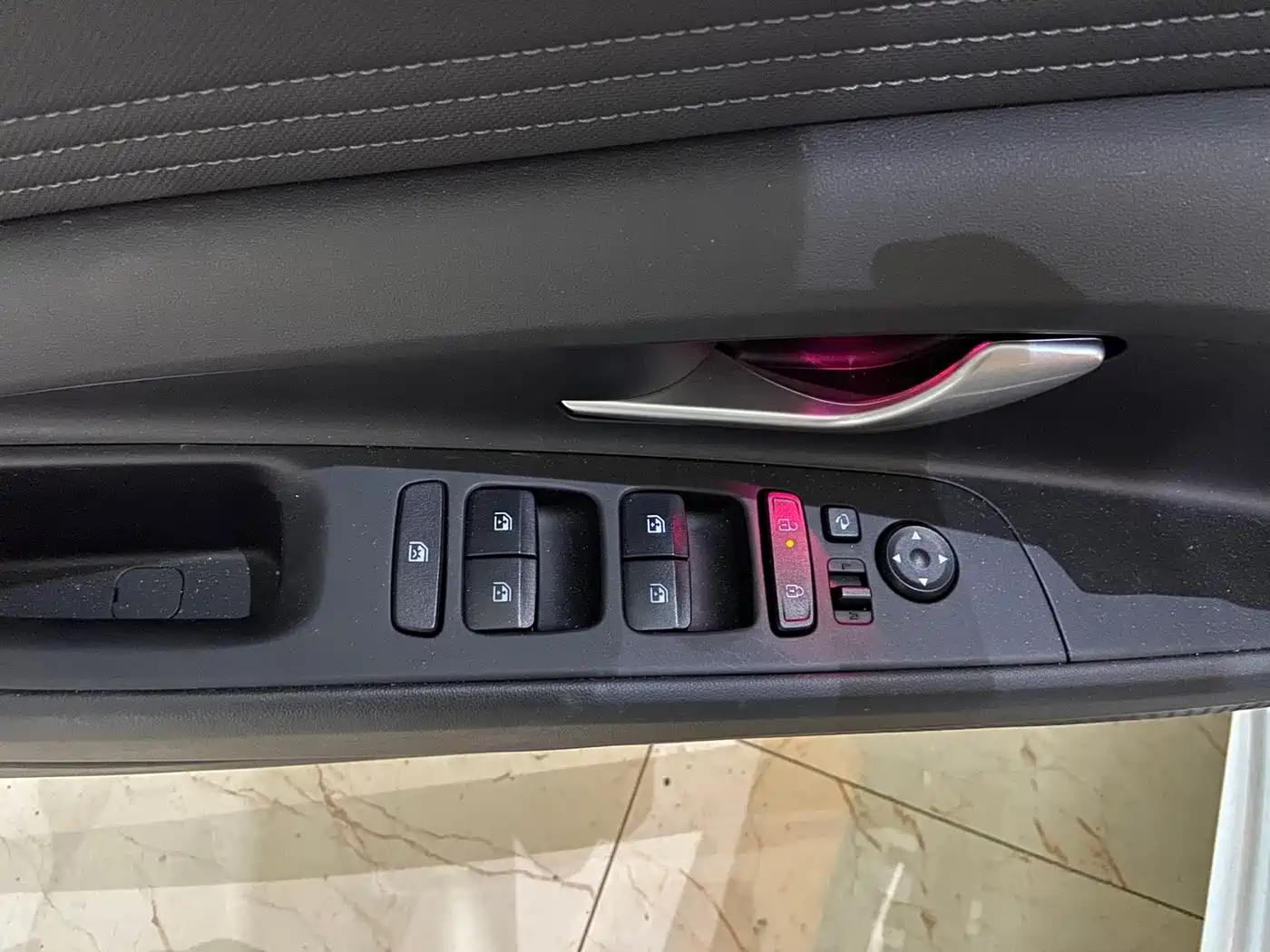 Hyundai Elantra 2023 Model 1.5L CVT LUX Premium Edition фото 16