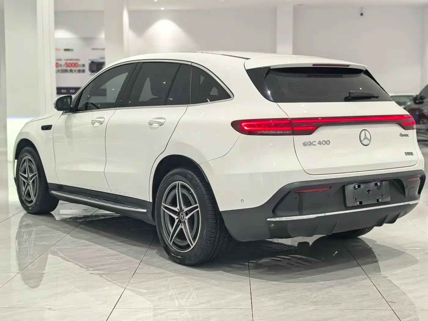 MERCEDES-BENZ EQC