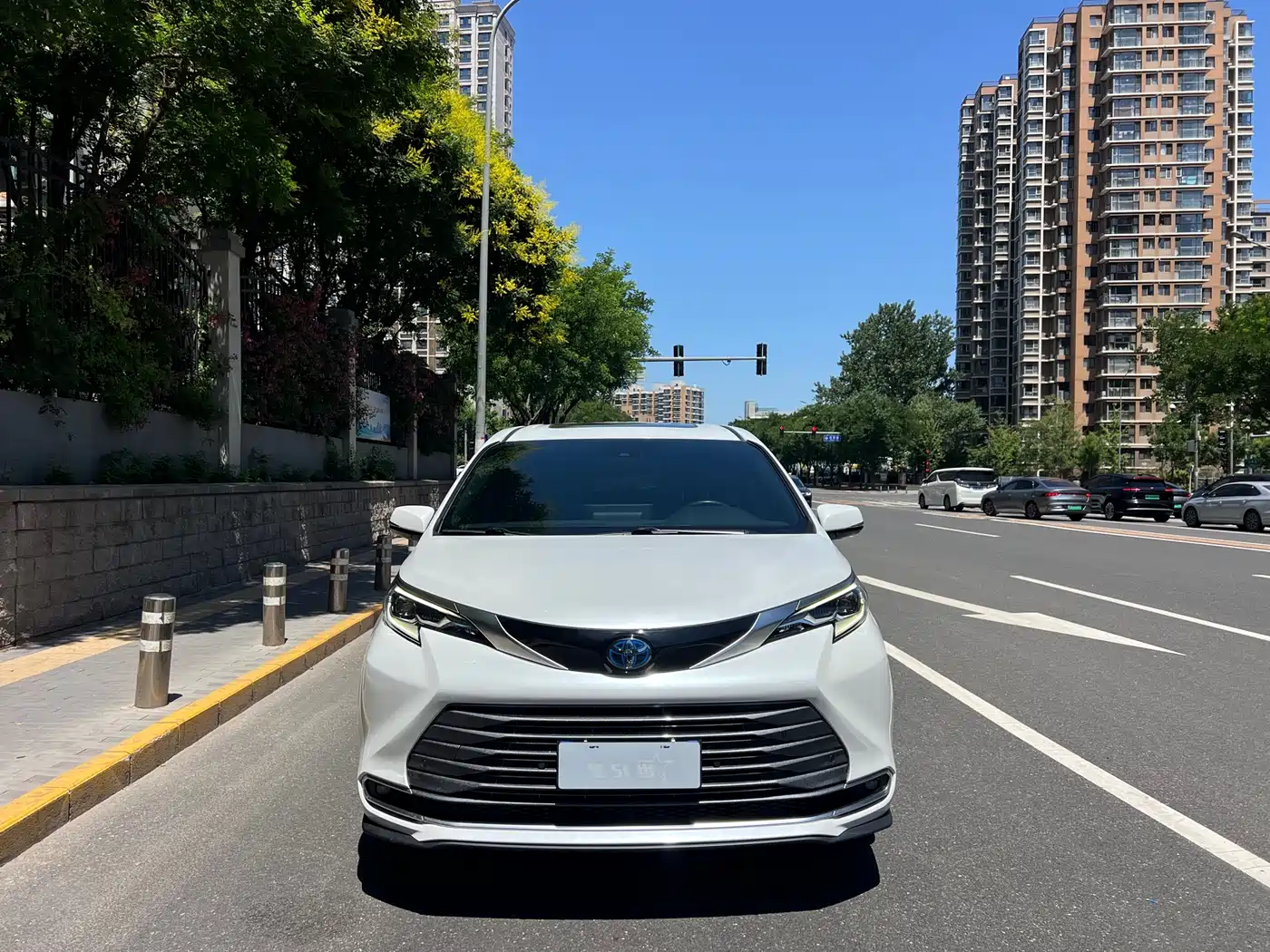 Toyota Sienna 2021 2.5L Hybrid Premium Edition фото 16
