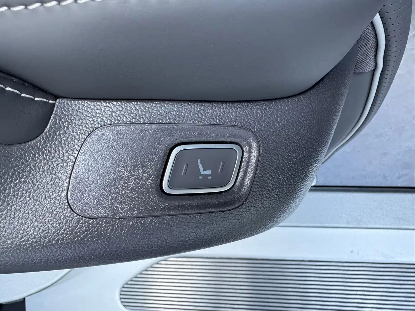 Buick GL8 2026 Luzun Premium Edition фото 20