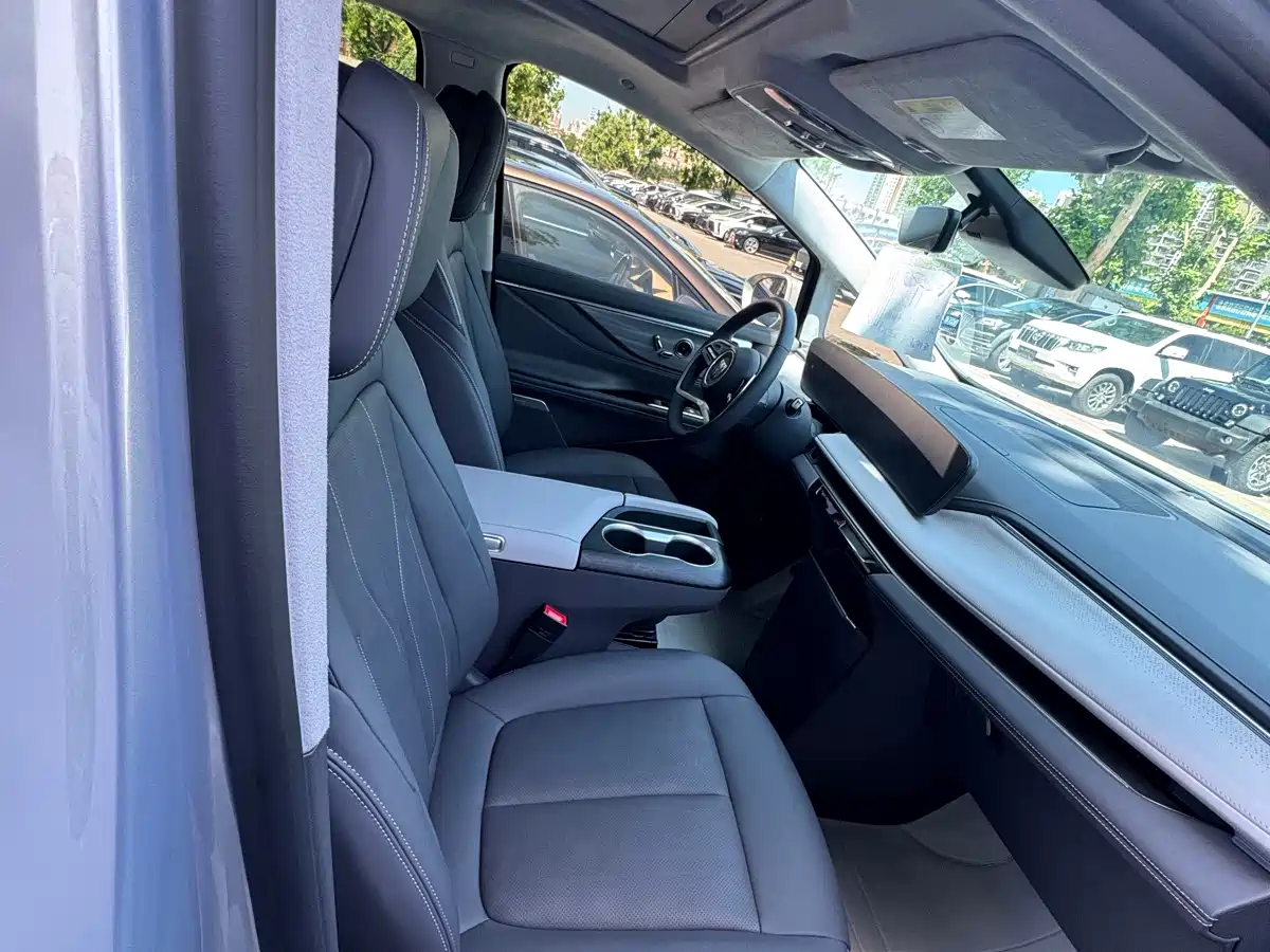 Buick GL8 2026 Luzun Premium Edition фото 26