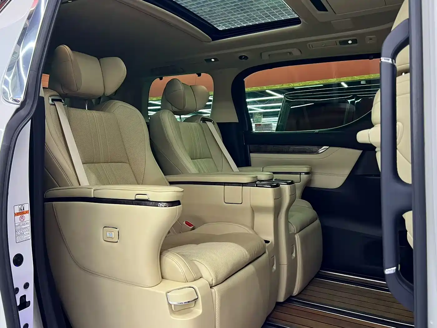 Toyota Vellfire 2021 Crown Hybrid 2.5L HV Supreme Edition фото 5
