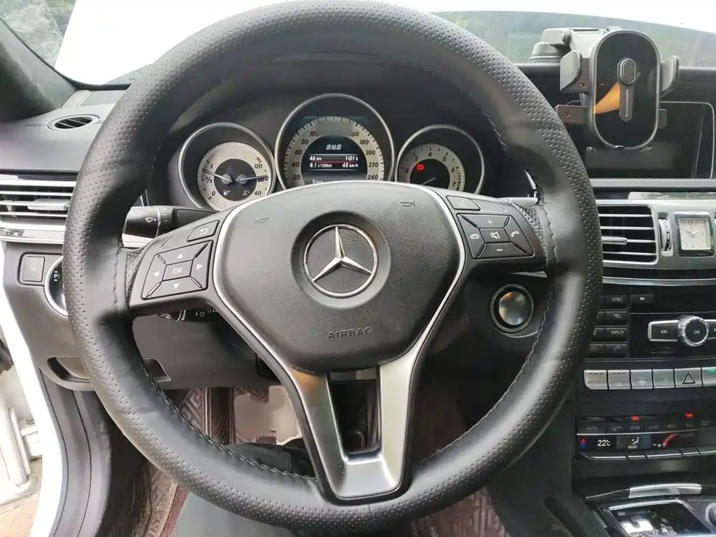 Mercedes-Benz E-Class 2015 E 400 L Sport Luxury 4MATIC фото 3