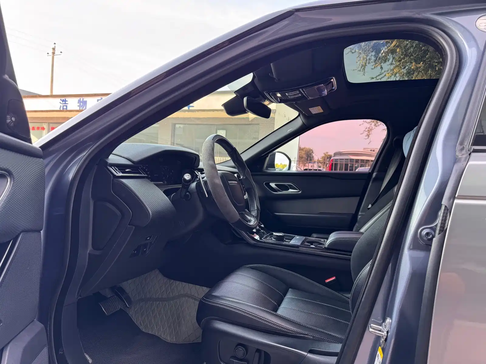 Фото 4 - Land Rover Range Rover Velar
