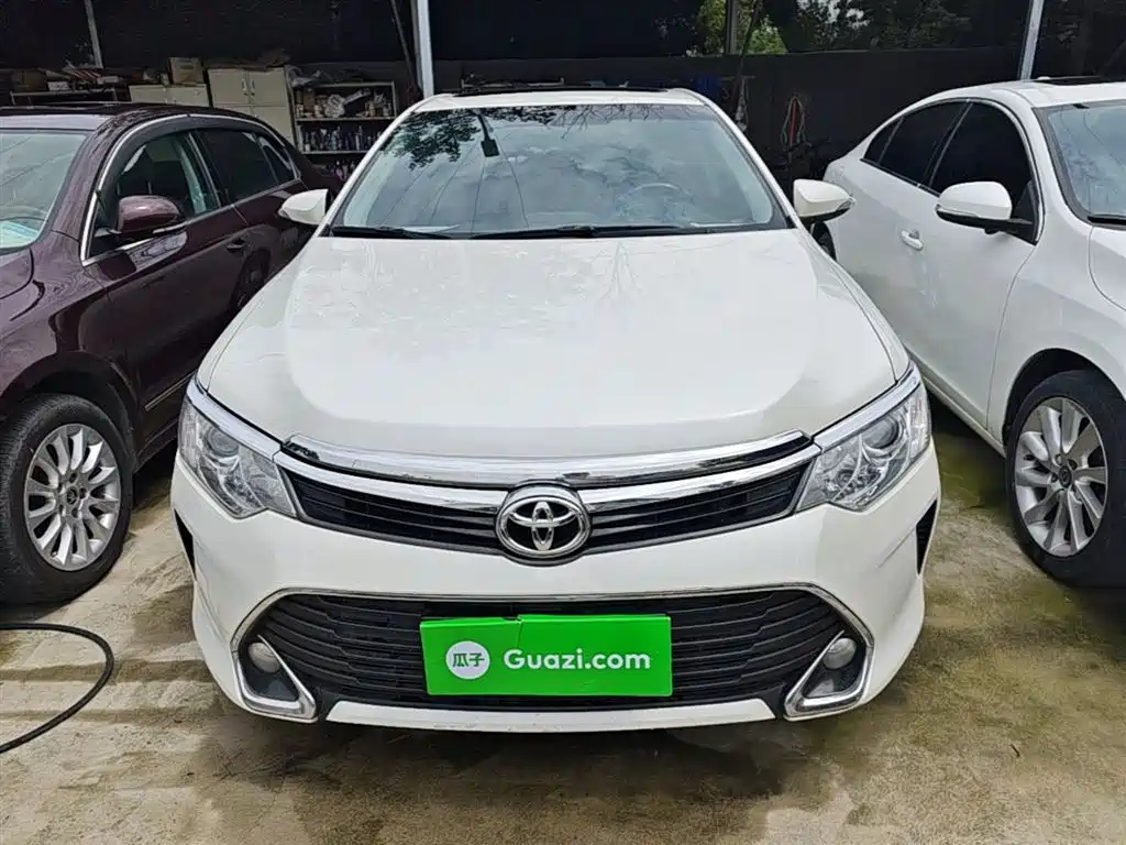 Toyota Camry 2016 2.0G 10th Anniversary Leading Edition фото 3
