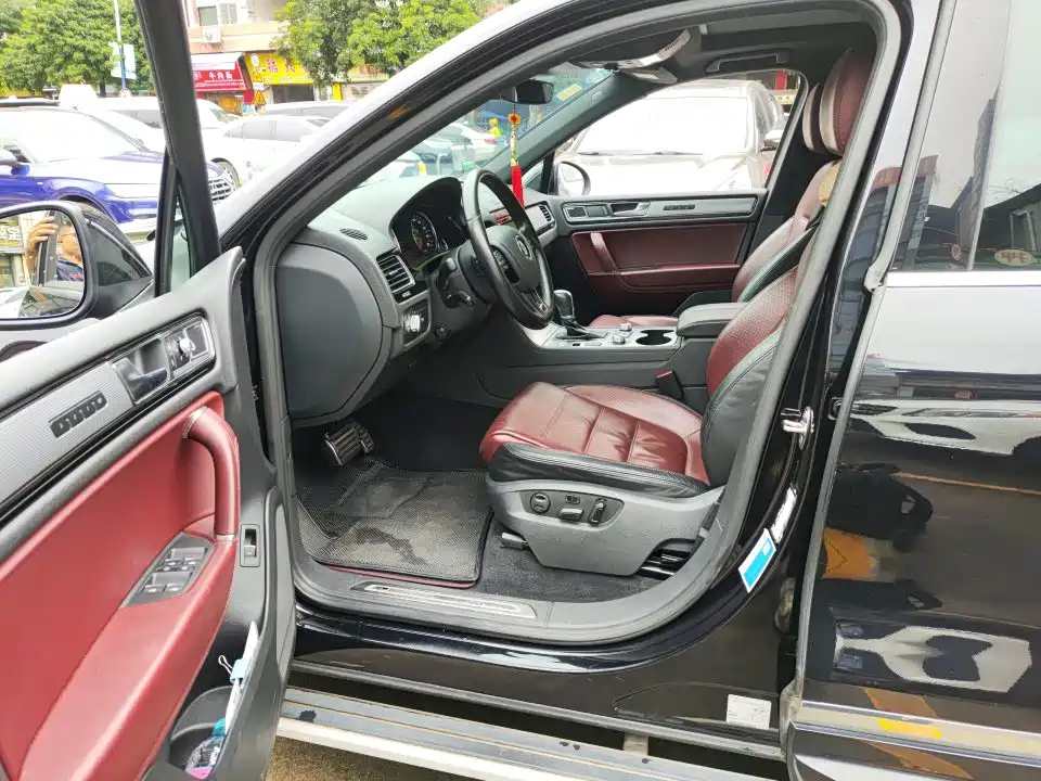 Фото 4 - Volkswagen Touareg