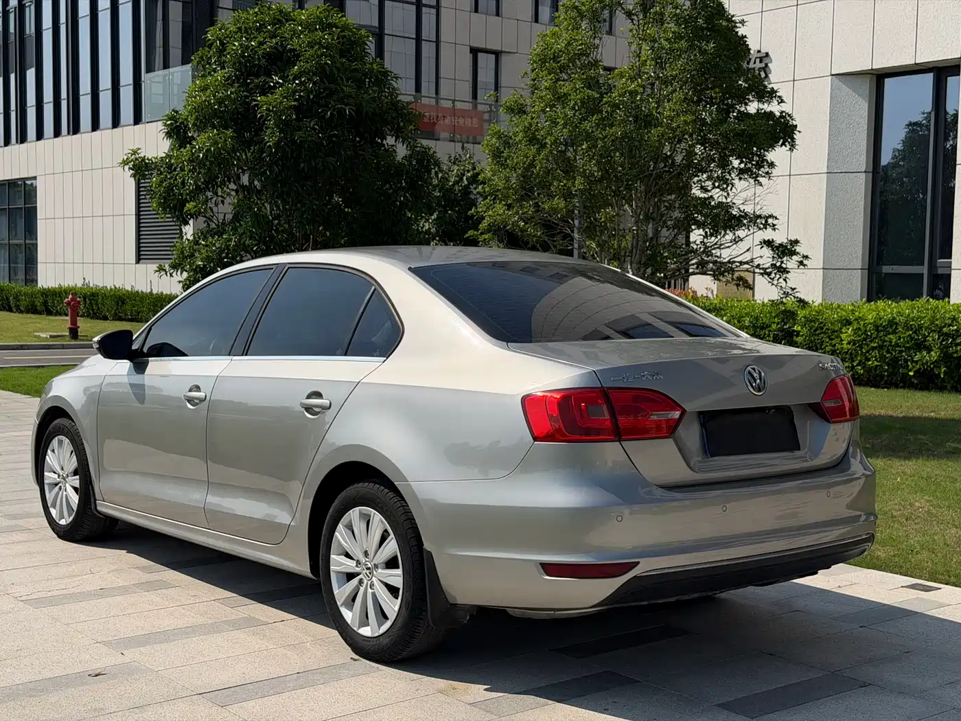 Volkswagen Sagitar 2015 1.6L Automatic Comfort фото 4