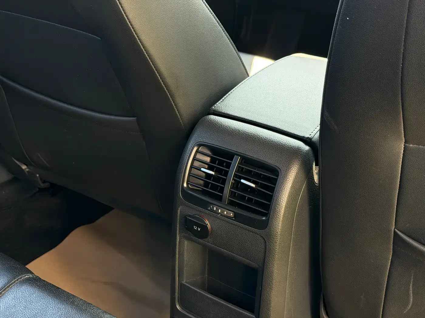 Volkswagen Sagitar 2015 1.6L Automatic Comfort фото 13