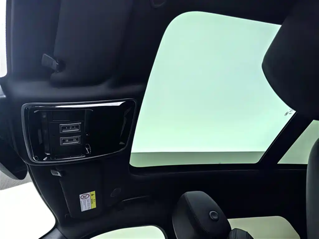 Land Rover Range Rover Velar 2024 Dynamic SE фото 20
