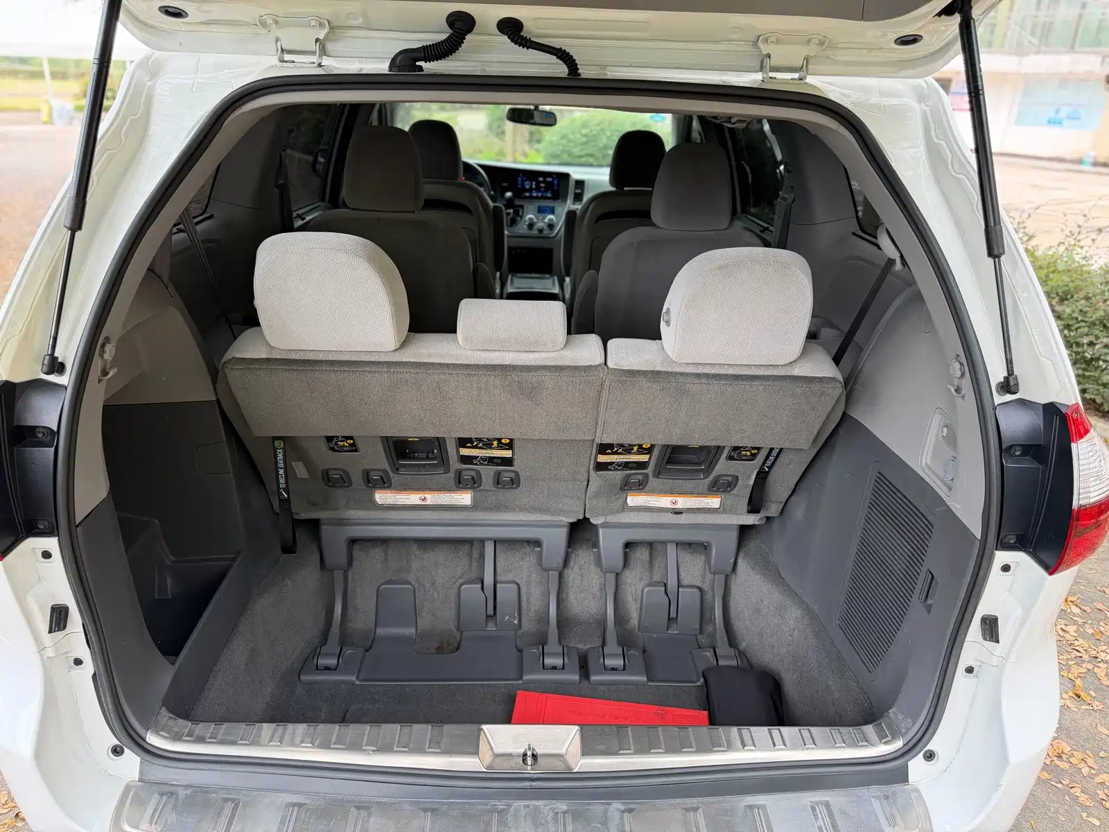 Photo 19 - Toyota Sienna