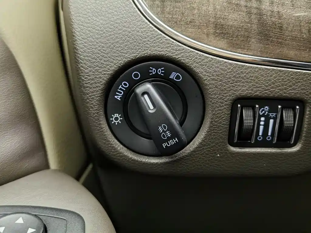 Chrysler Grand Voyager (Import) 2014 2013 3.6L Luxury Edition