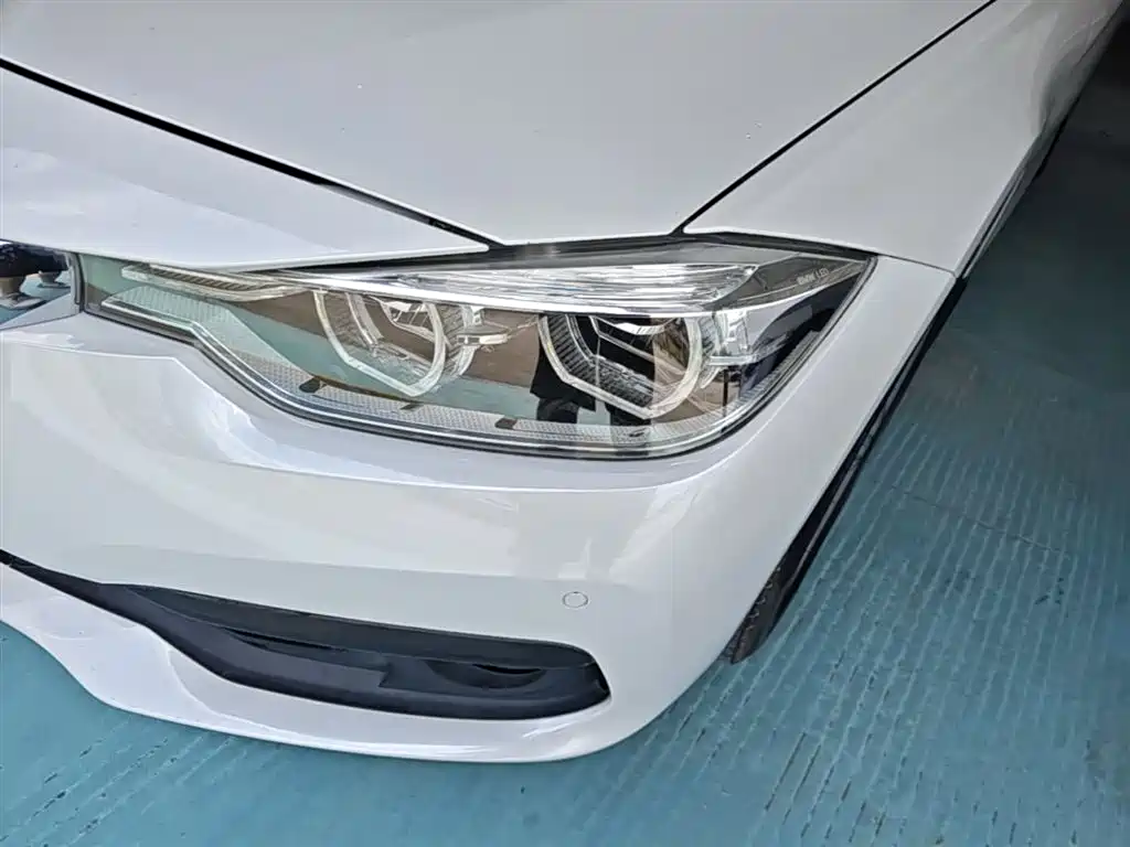 BMW 3 Series 2017 318i Fashion фото 24