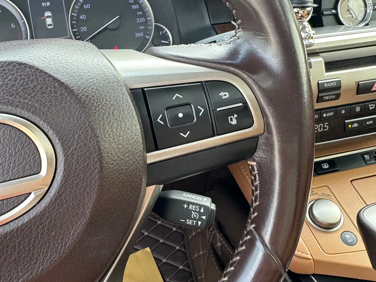 Lexus ES 2015 250 Elegance Edition фото 15