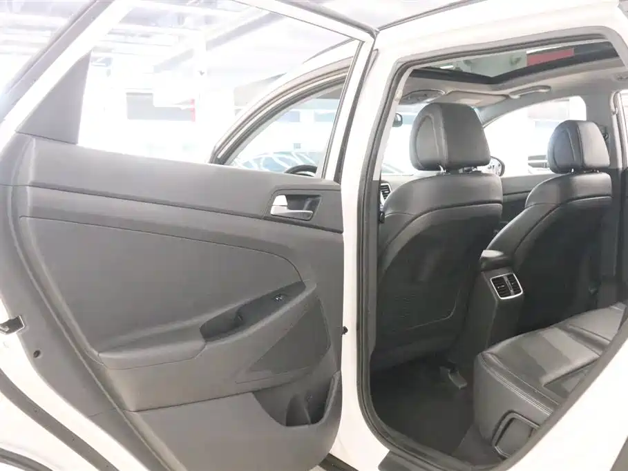 Hyundai Tucson 2015 1.6T Dual Clutch 2WD Smart фото 15