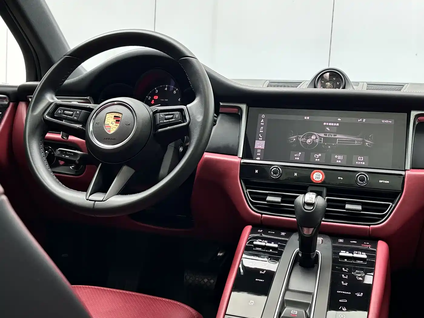 PORSCHE MACAN