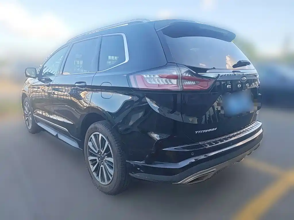 Фото 25 - Ford Edge