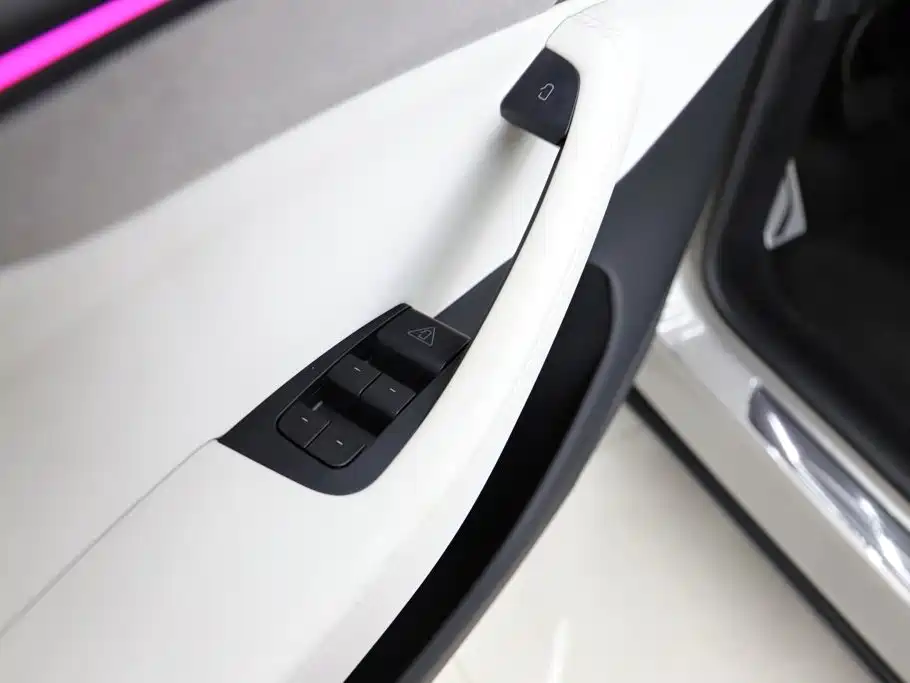 Tesla Model Y L 2026 2025 Facelift Long Range AWD