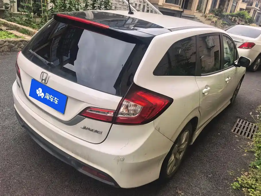 Honda Jade 2016 1.8L Automatic Comfort Elite Version 5-seater фото 3