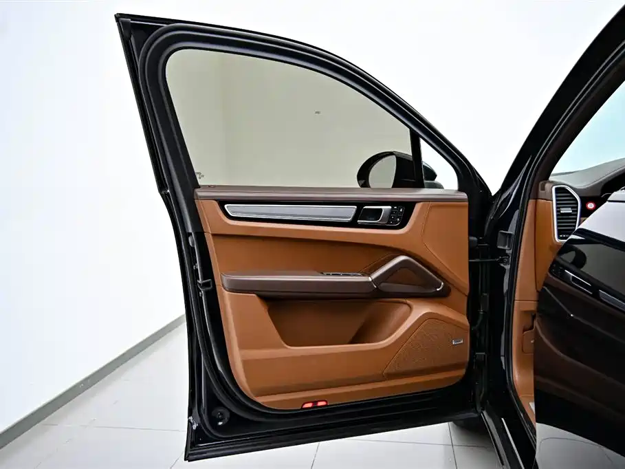 Porsche Cayenne New Energy 2023 Cayenne E-Hybrid 2.0T Platinum Edition фото 20