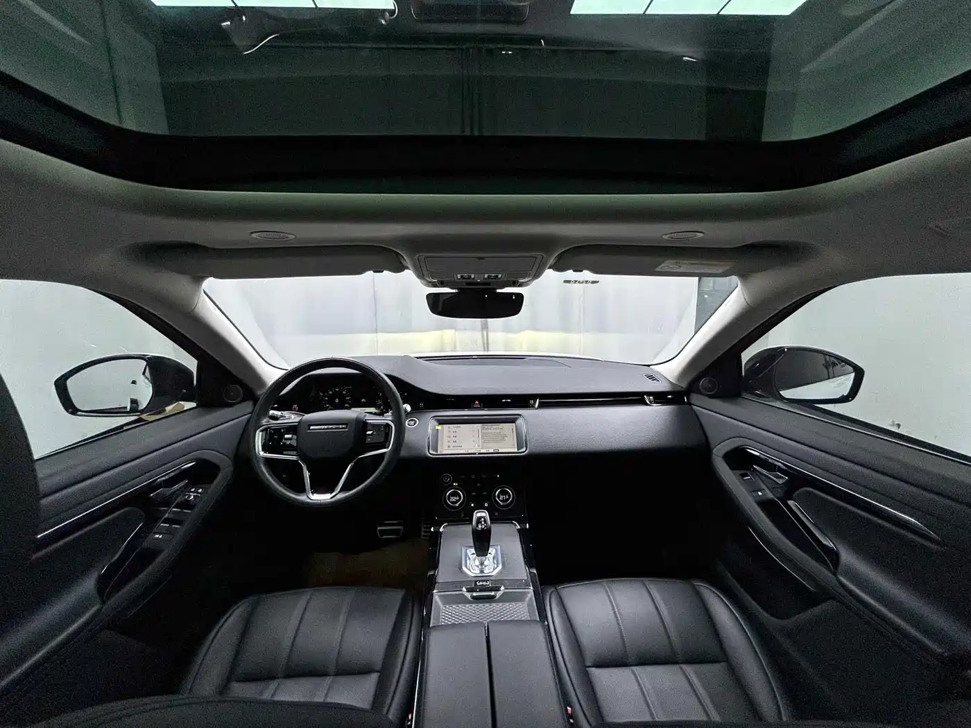 Land Rover Range Rover Evoque 2022 Range Rover Evoque L 200PS R-Dynamic Standard Elite Edition фото 9