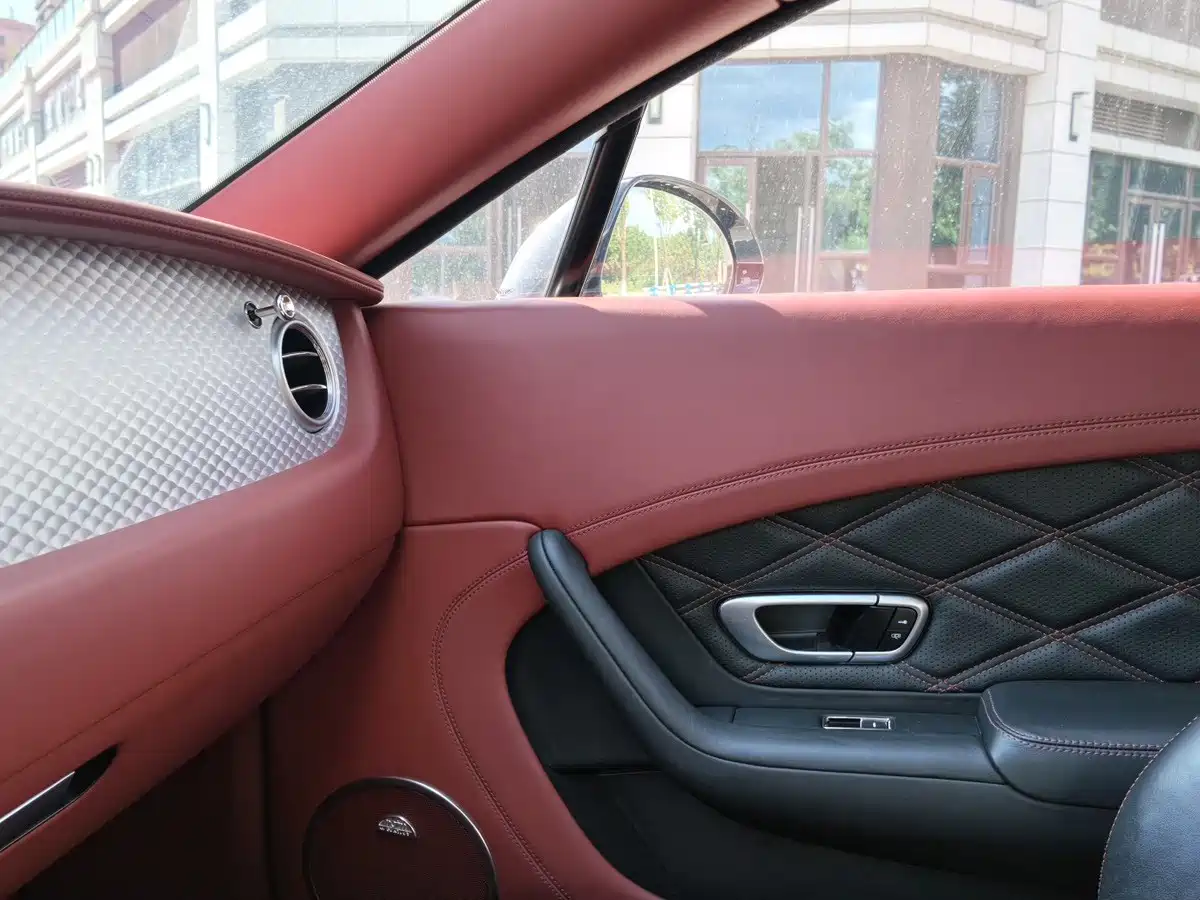 Фото 9 - Bentley Continental